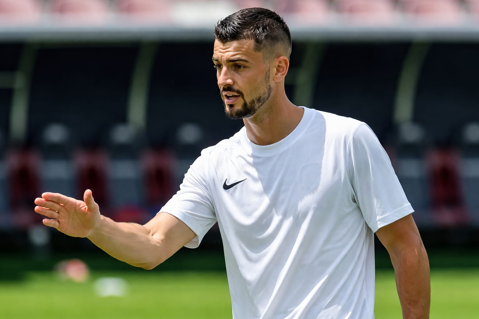 Criză la CFR Cluj: salarii restante de patru luni și șapte jucători noi blocați înaintea meciurilor europene