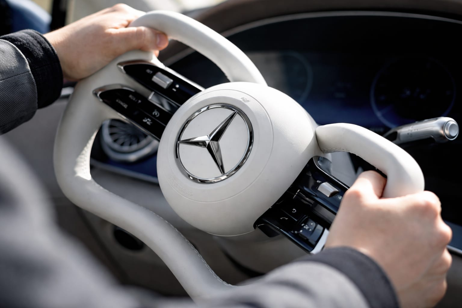 Un proiect de lege din SUA amenință vânzările Mercedes, iar livrările din China au scăzut cu 30%