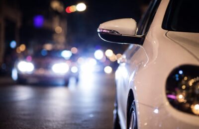 Amenzi și puncte de penalizare pentru șoferii care avertizează prin flash-uri prezența radarelor