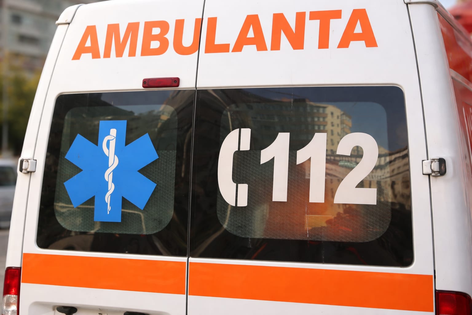 Motociclist și pasagera sa, loviți de un autocar pe centura Timișoarei. Ambii au ajuns la spital