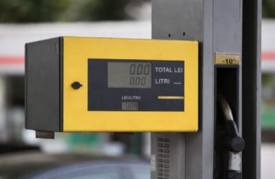 Motorina standard a ajuns la 10,57 lei pe litru în București după o scumpire de până la 15 bani