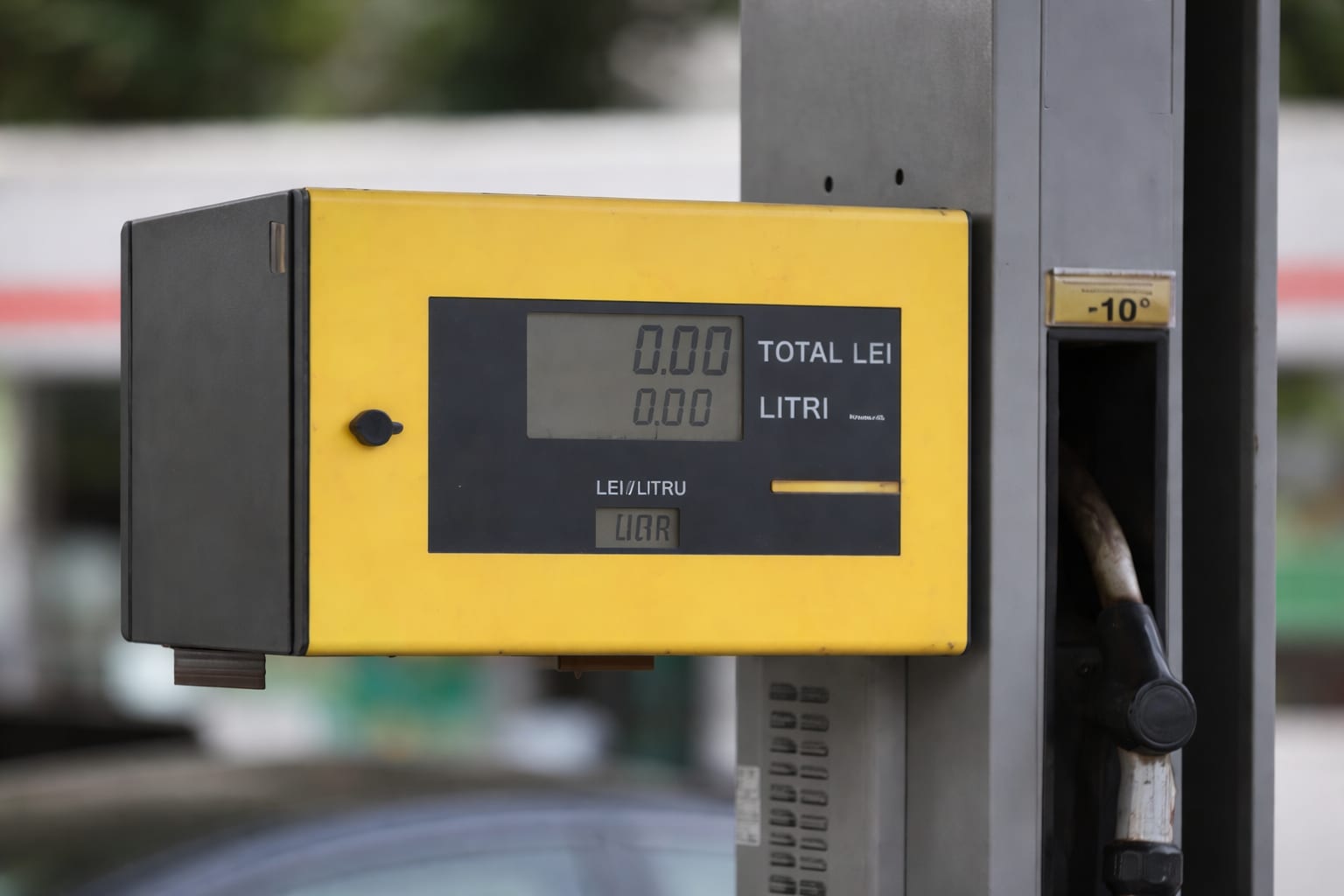 Motorina standard a ajuns la 10,57 lei pe litru în București după o scumpire de până la 15 bani