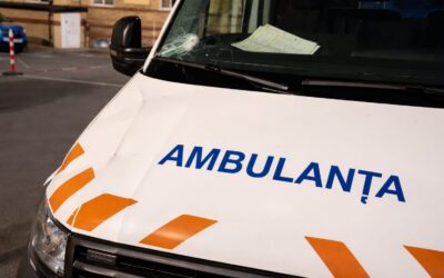 Șoferul unei ambulanțe din Cluj a fost operat de urgență după un atac cu bâte și topoare