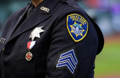 Poliția din Oakland iese de sub supraveghere federală după 23 de ani, deși anchetele privind abaterile grave întârzie