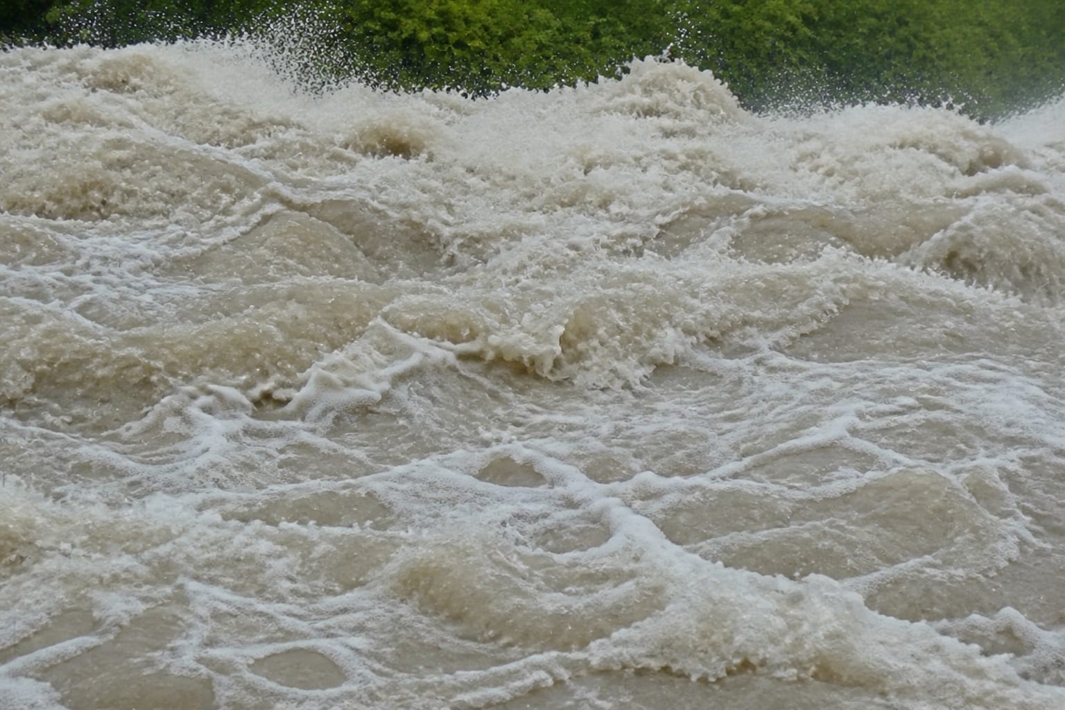 Ape învolburate în timpul inundațiilor